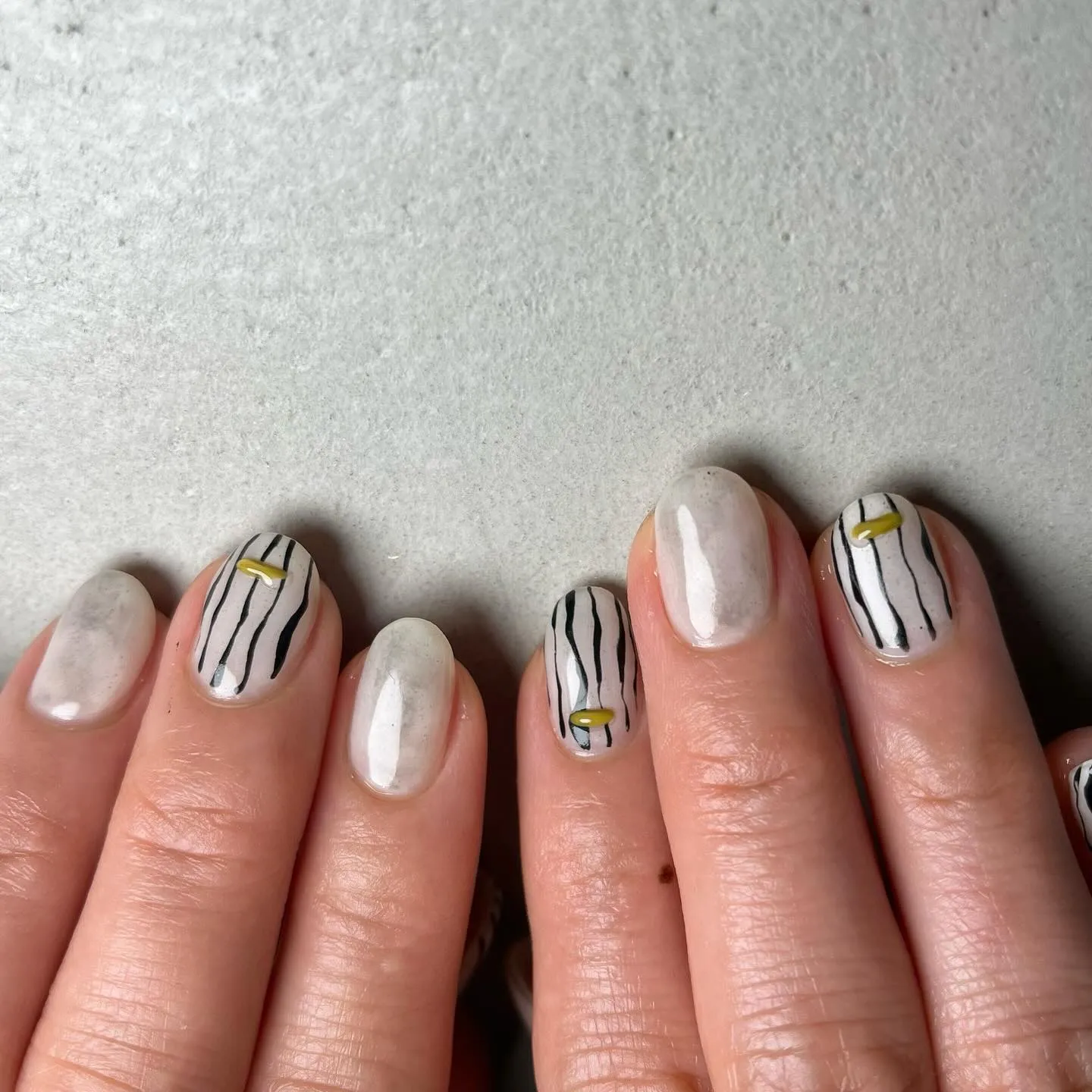 陶器デザイン♡モノトーン￤横浜ニュアンスネイルサロン